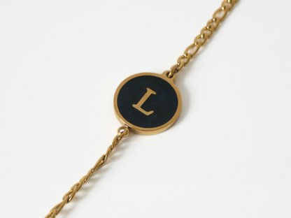Goldenes Initialen Armband mit Buchstabe - schwarz kaJre