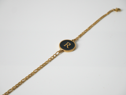 Goldenes Initialen Armband mit Buchstabe - schwarz kaJre