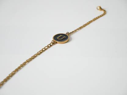 Goldenes Initialen Armband mit Buchstabe - schwarz kaJre